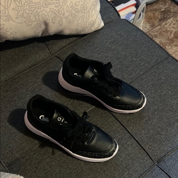 GBG Los Angeles Shoes - GBG Los Angeles Black and White Casual Sneakers